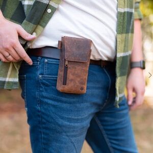 NWB MOONSTER LEATHER PHONE HOLSTER